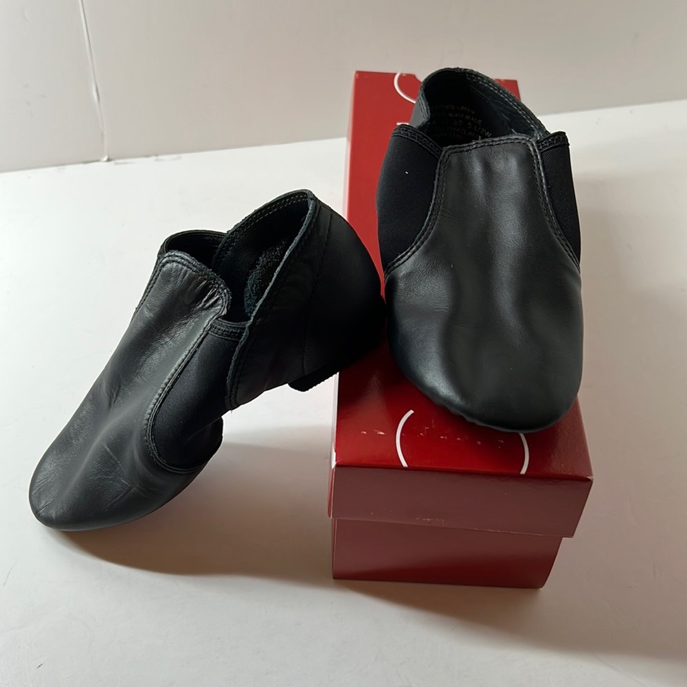 New in the Box Capezio E Series Slip-on Jazz size 5.5 W